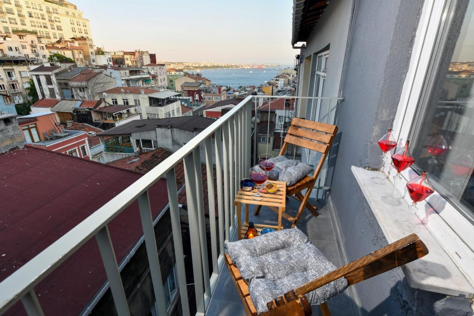 The Maiden Tower From Your Bedroom Romantic View, In Taksim Square * İstanbul